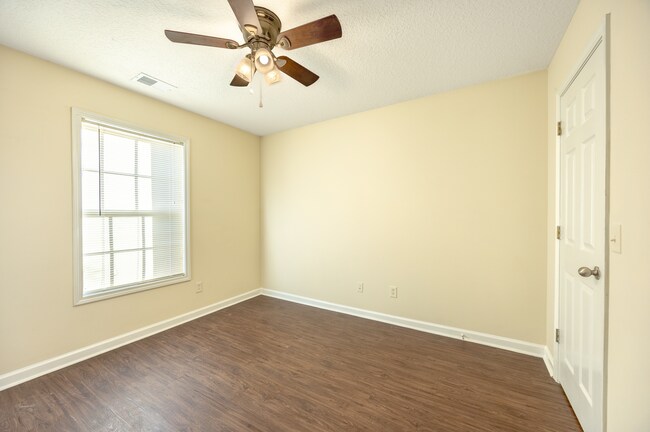 Building Photo - 101 Lindsay Ct