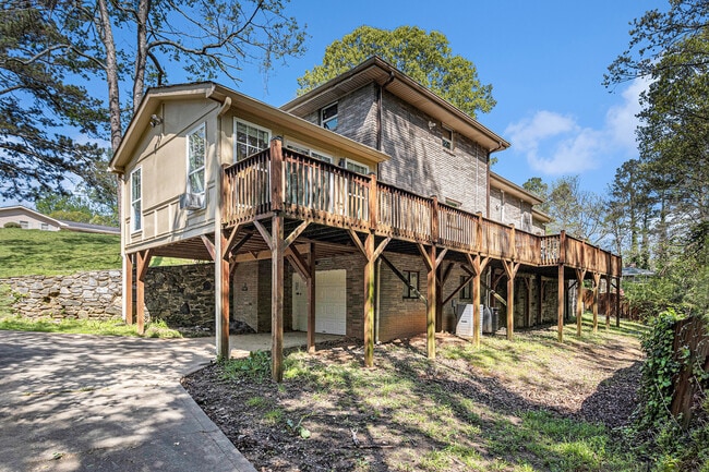 Building Photo - 2806 Chaucer Dr SW