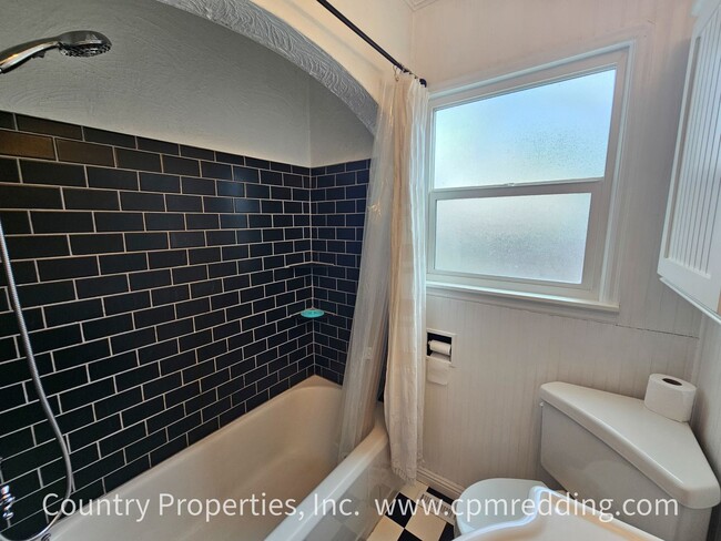 Building Photo - Charming Downtown House with Modern Amenit...