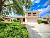 Building Photo - Spacious 4bd Tri-Level Home w/Central Heat...