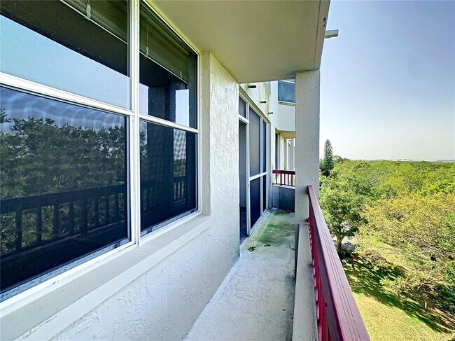 Building Photo - 2333 Feather Sound Dr