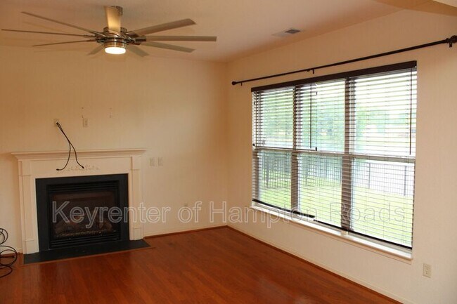 Building Photo - 3901 Grand Isle Dr