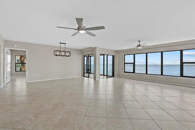 Building Photo - 1750 Jamaica Way