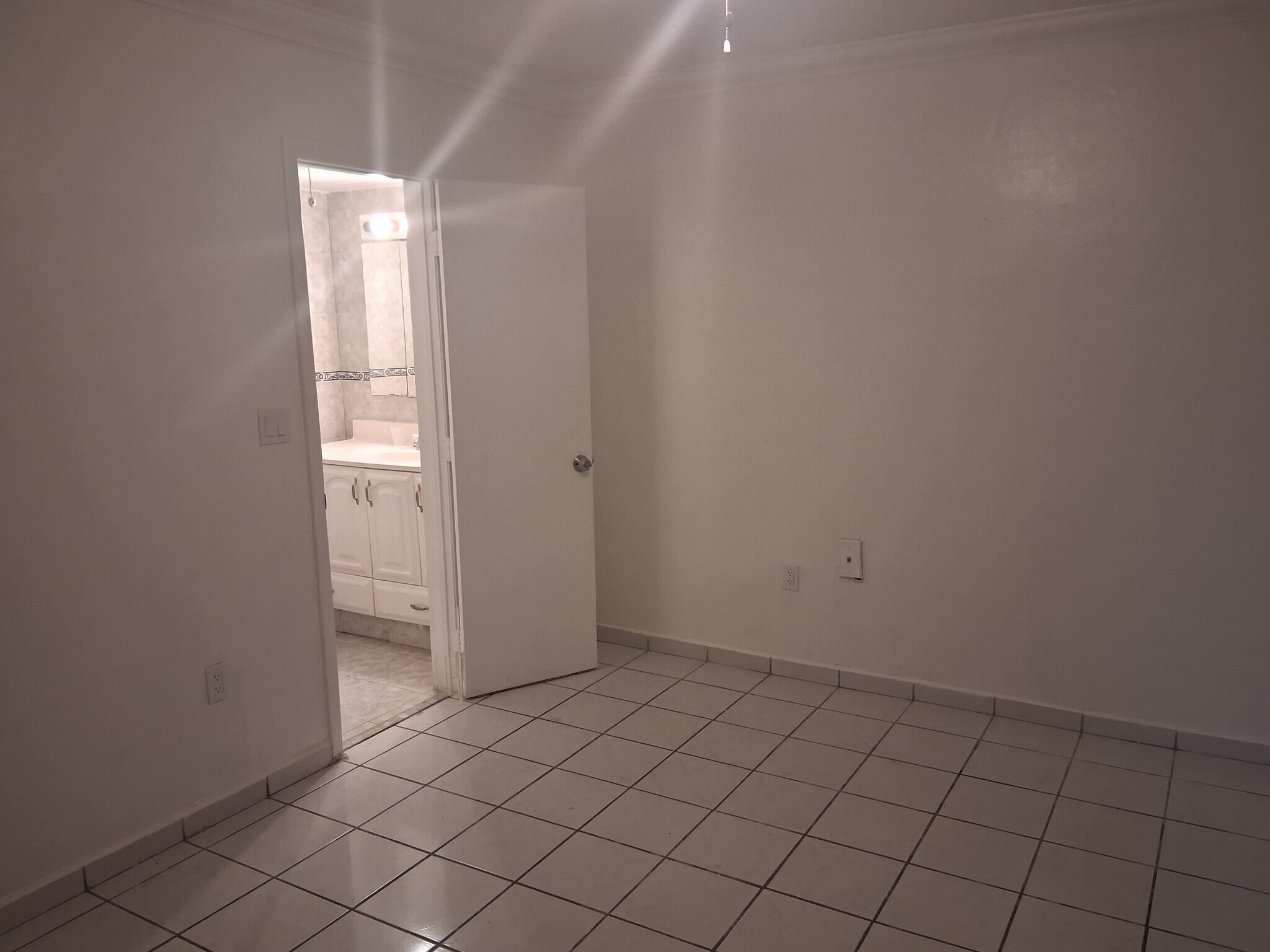 Building Photo - 1605 NE Miami Gardens Dr