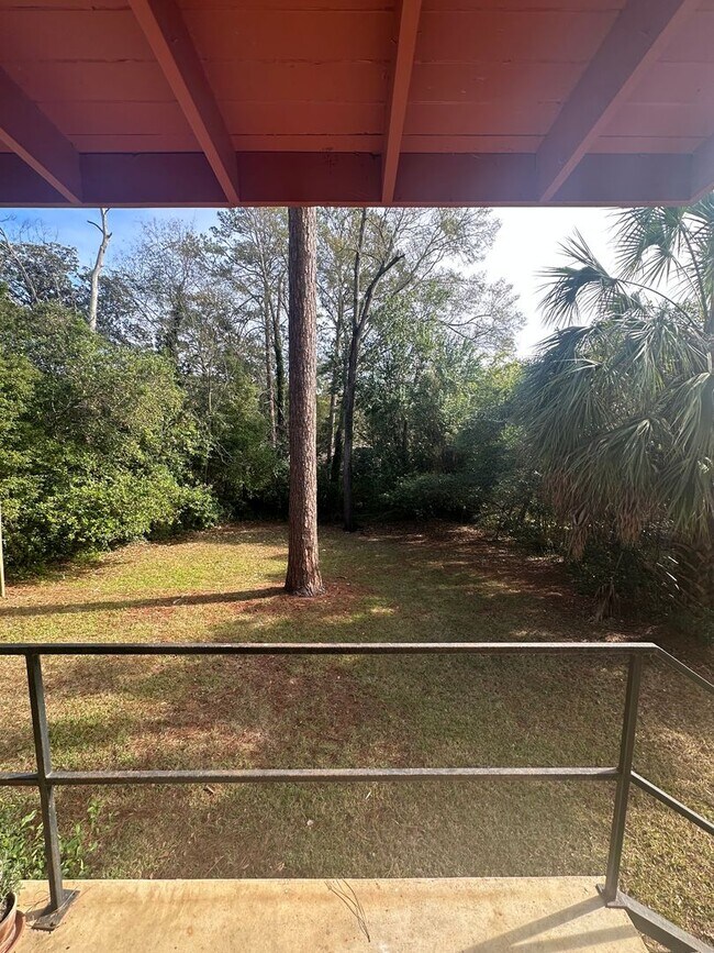 Building Photo - 717 Edgewood St