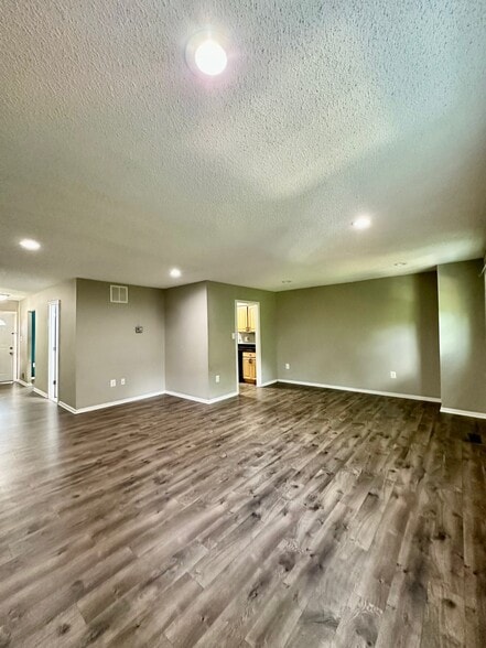Building Photo - 3070 Tecumseh Ct