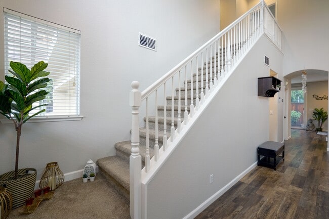 Building Photo - 5884 Cedarwood Cmn