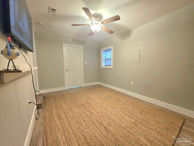 Building Photo - 18 Milton Rd