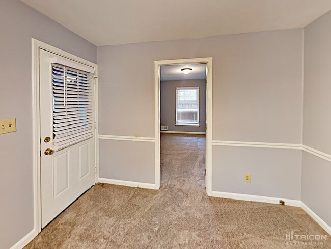 Building Photo - 490 Rocky Creek Dr