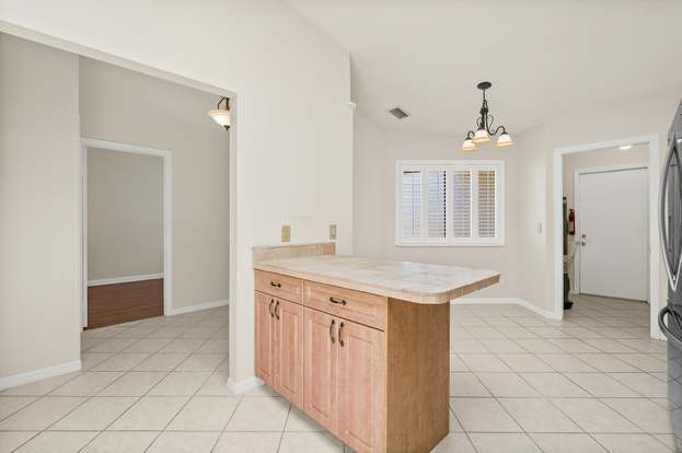 Building Photo - 604 Parkside Pl
