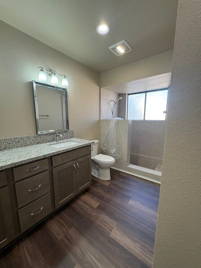 Building Photo - 5095 W Kadota Ave