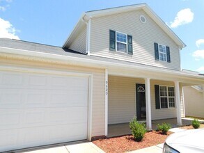 Building Photo - great 3 bed 2.5 bath master down