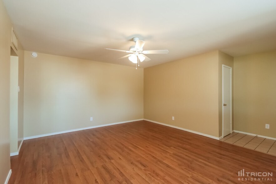 Building Photo - 3202 W Wood Dr