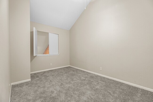 Building Photo - 304 E Adoue St