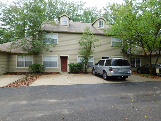 Building Photo - Haile Plantation Townhouse!