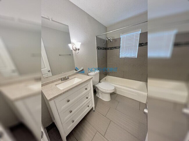 Building Photo - 2BR/1BA| Newly Renovated  Unit | With Central Air | In Kansas City!