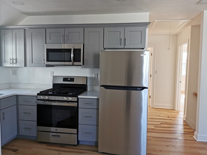 Primary Photo - 11 Willet St