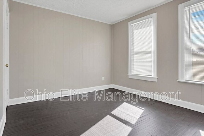 Building Photo - 793 E Starr Ave