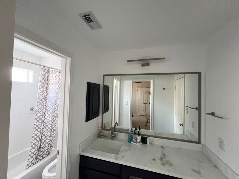 Building Photo - 5457 Fairdale Ln