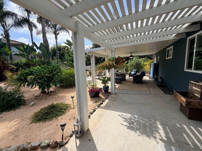 Building Photo - 2642 Davis Pl