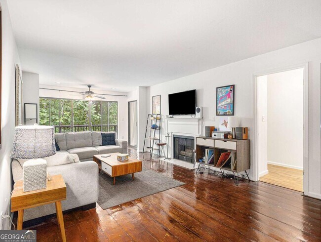 Building Photo - 3307 Pine Heights Dr NE