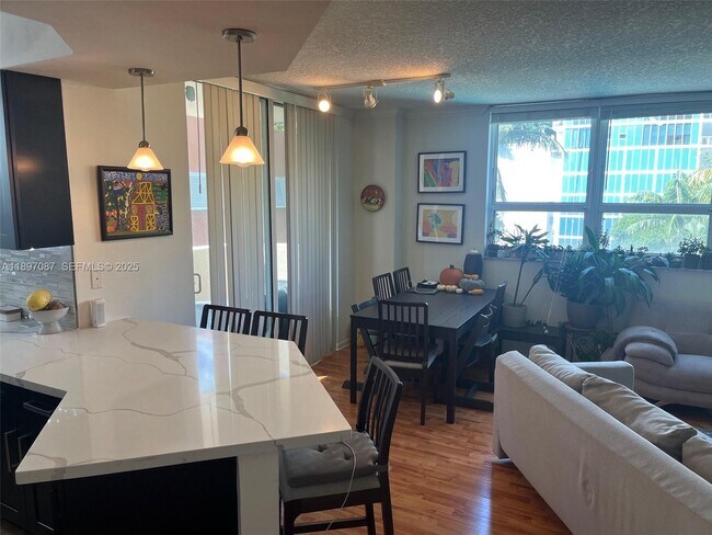 Building Photo - 2000 N Bayshore Dr