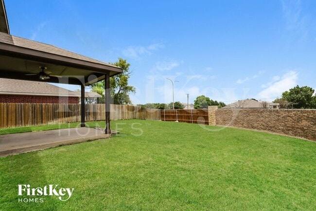 Building Photo - 10700 Lipan Trail