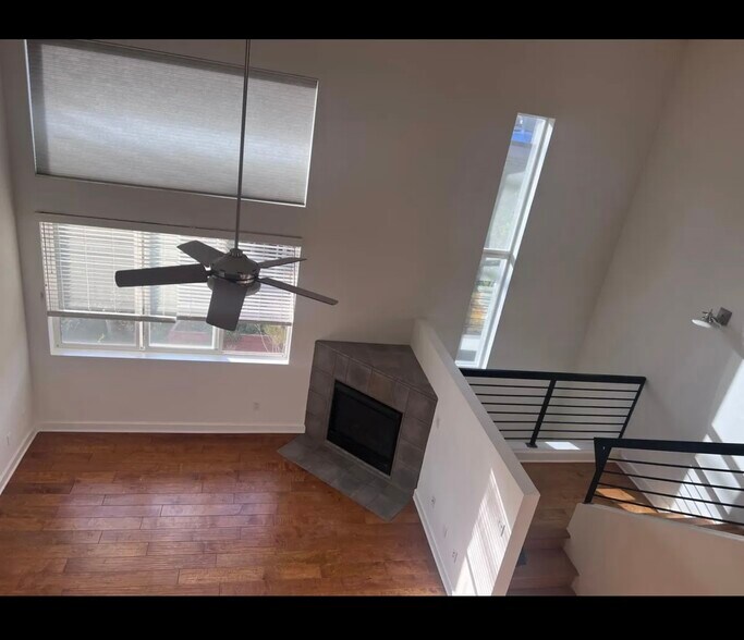 Building Photo - 14907 Moorpark St