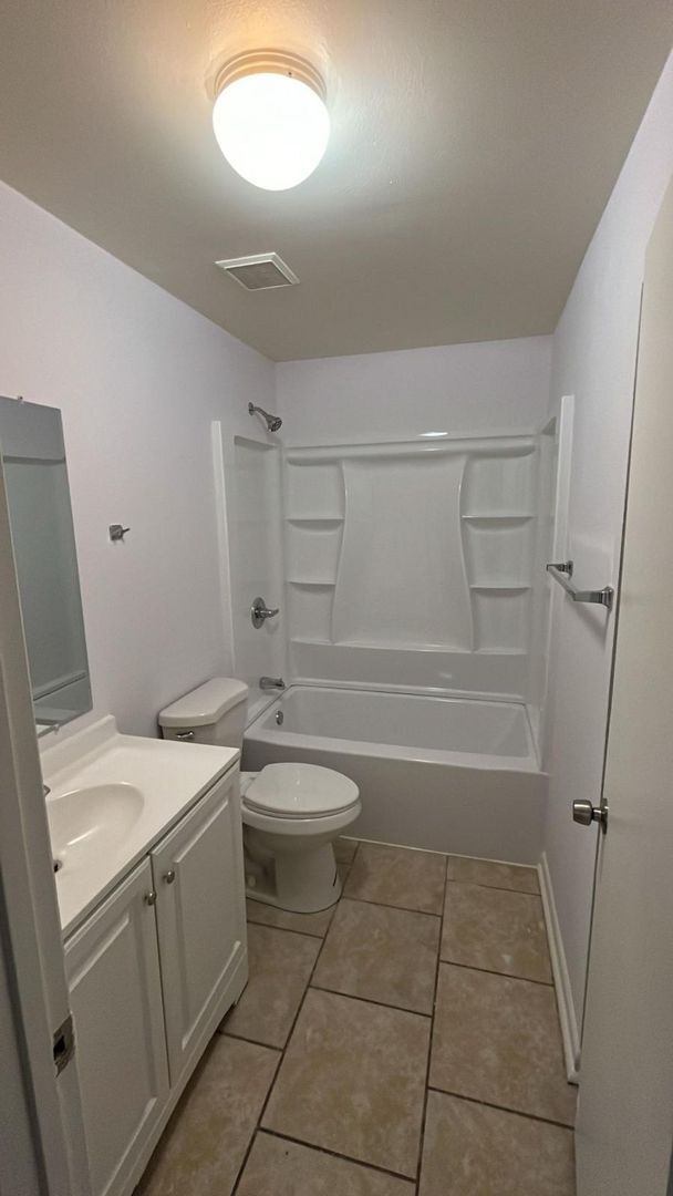 Building Photo - 3229-3231 Julia Ct