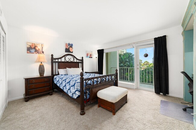 Building Photo - 4301 N Ocean Blvd