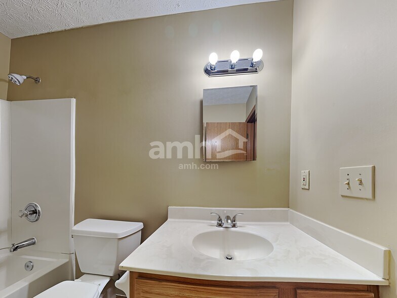 Building Photo - 6476 Kelsey Ct