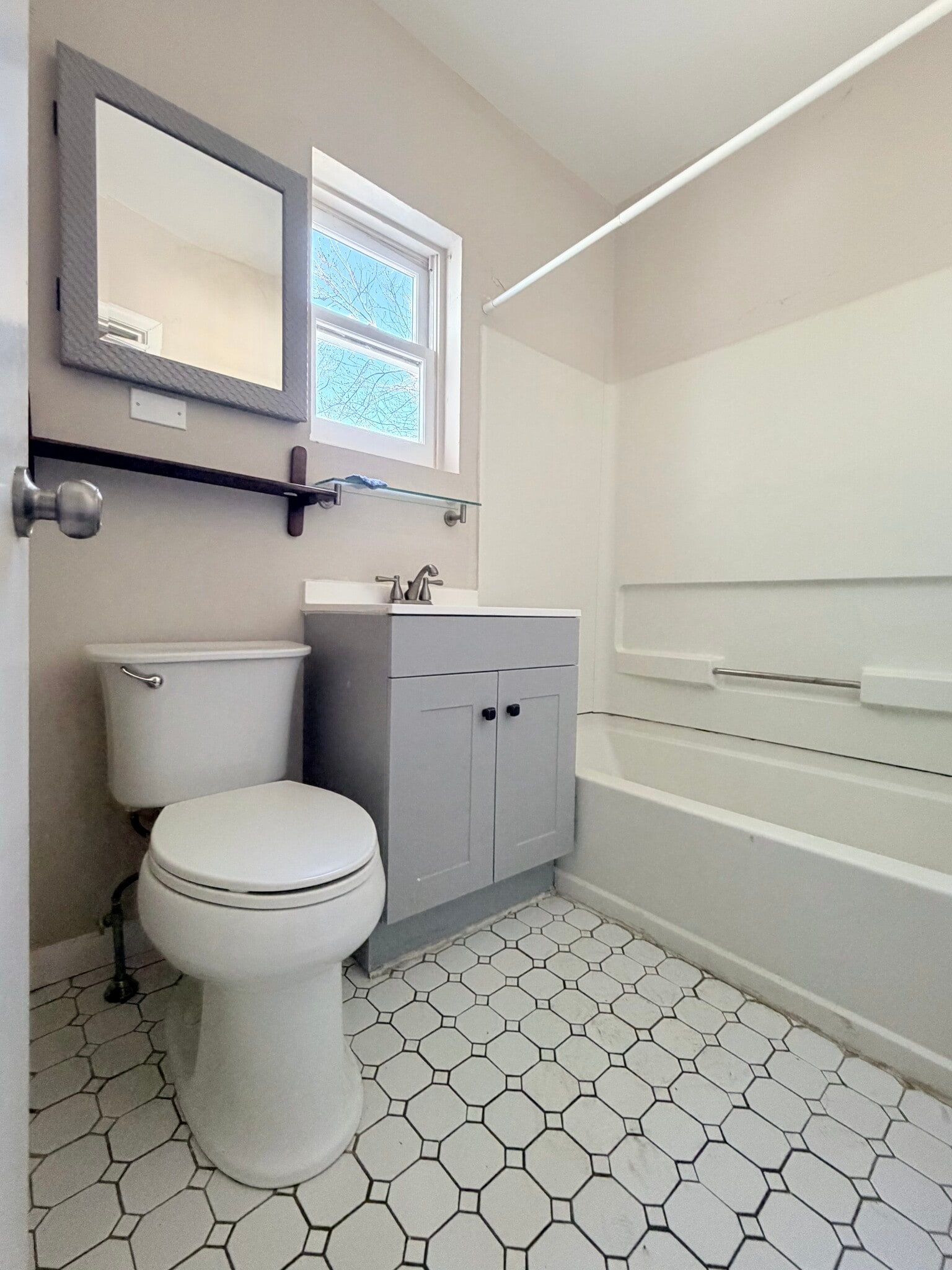 Building Photo - 123 Walnut Ave