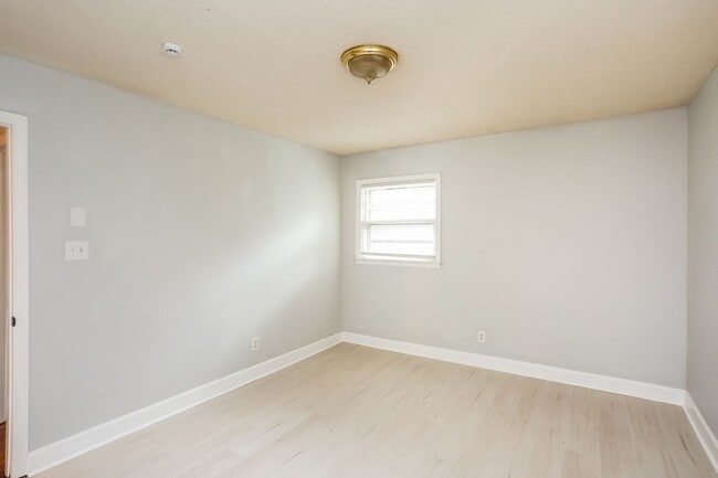 Building Photo - 4809 Thornwood Rd