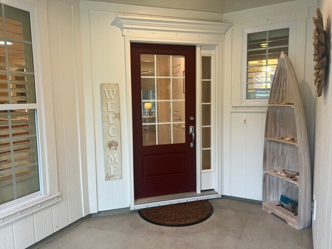 Building Photo - Lovely Furnished Home in The Haven