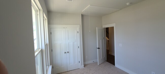 Building Photo - 726 Judah Dr