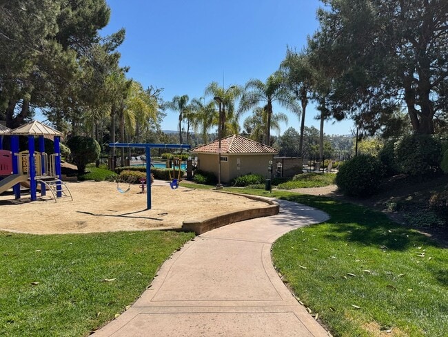 Building Photo - Open House Saturday 5/3 from 10 to 2pm-Bea...