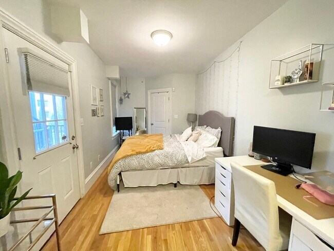 Building Photo - 27-29-29 Telegraph St