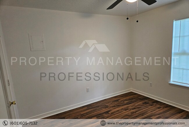 Building Photo - 1732 Brookhollow Cir