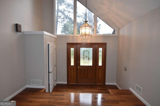 Building Photo - 3765 Cochran Lake Rd