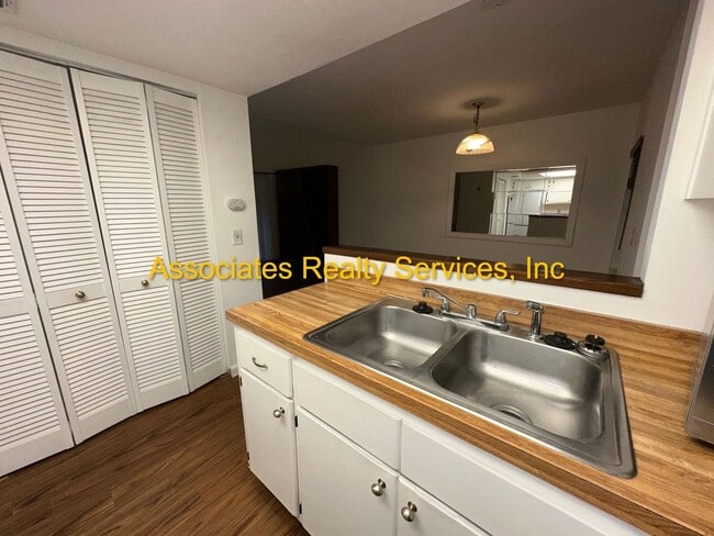 Building Photo - Charming 2 Bedroom, 2 Bath Home Near Veteran’s Park – A Must See!