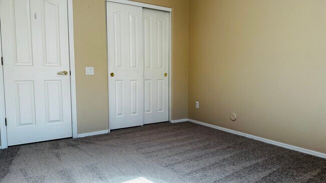 Building Photo - 839 E Las Colinas Pl