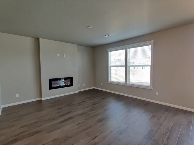 Building Photo - Gorgeous Newer Single Family Home in West ...