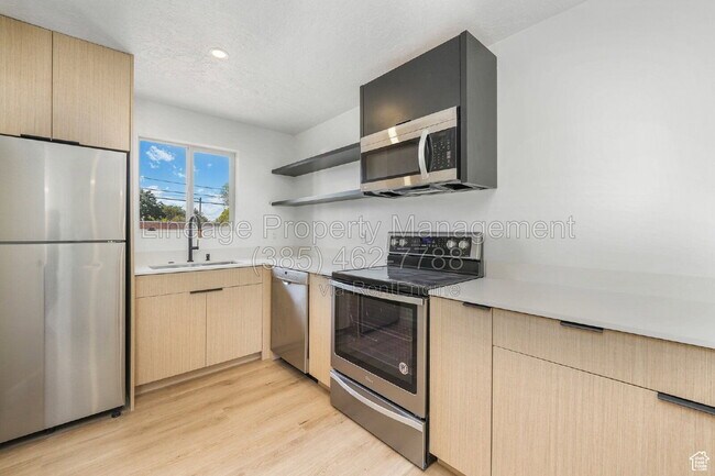 Building Photo - 288 Downington Ave S