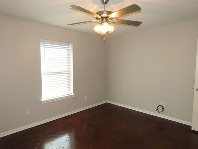 Building Photo - Updated 2 Bedroom, 1 Bath Duplex in Whiteh...