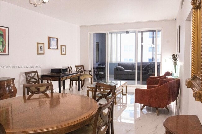 Primary Photo - 5005 Collins Ave