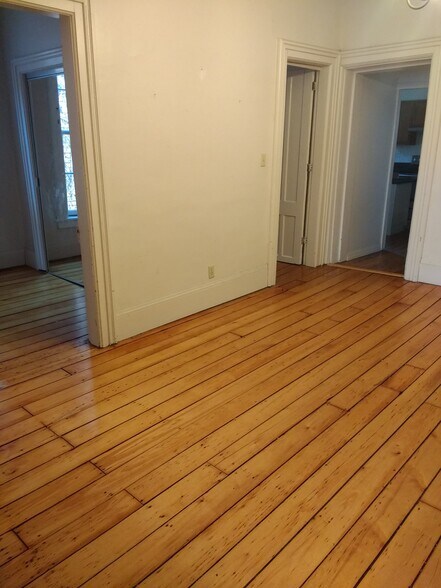 Building Photo - 303 3rd St