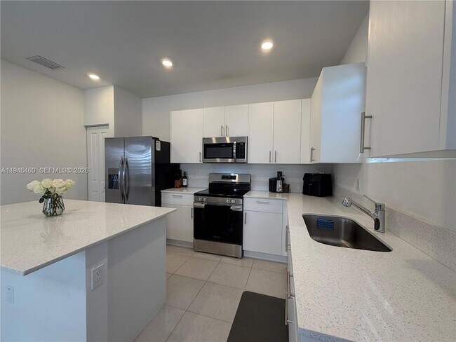 Building Photo - 145 SW 184th Ave