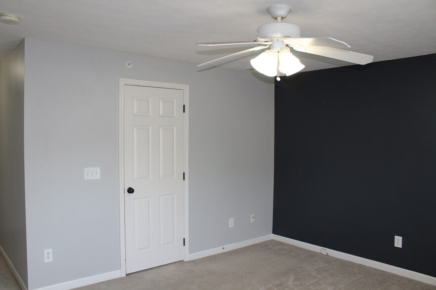 Building Photo - 14943 Lenox Dr