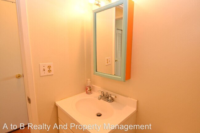 Building Photo - 2 br, 1 bath House - 5680 Calmor Ct #1