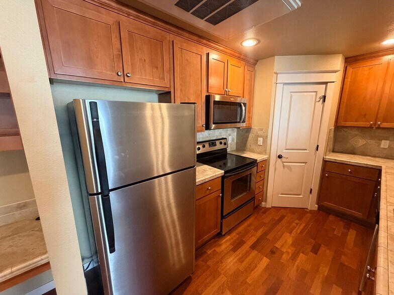 Building Photo - 3640 Summerlinn Dr
